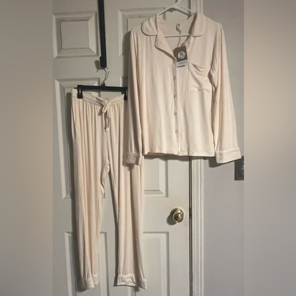 NWT Larkspur Baby Company Soft Cream Pajama Set - Picture 2 of 8